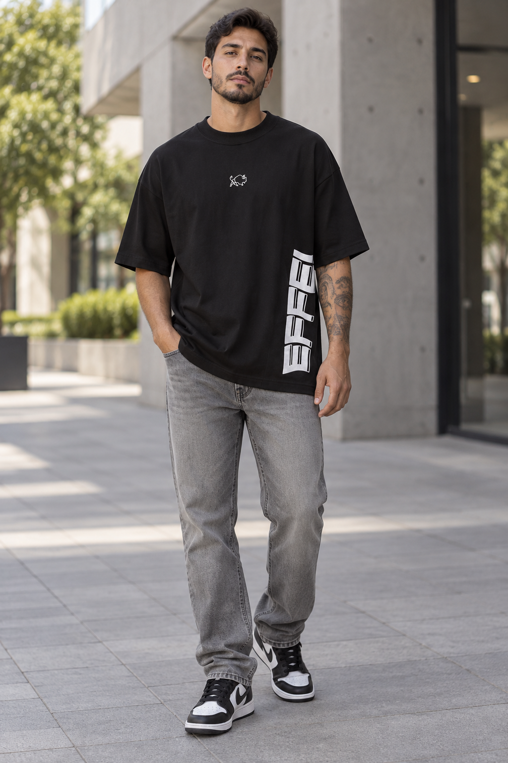 Oversized Effel Logo Lateral Preta – Tamanho M - Imagem 2
