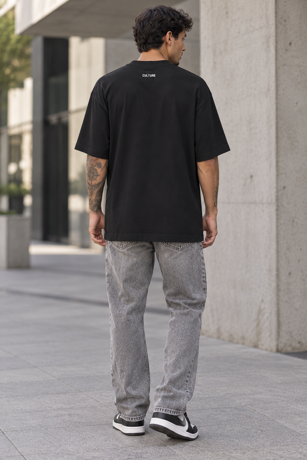Oversized Effel Logo Lateral Preta – Tamanho M - Imagem 3
