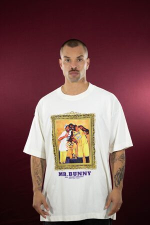 Camiseta Oversized Mr. Bunny NBA Championships Off-White – Tamanho G